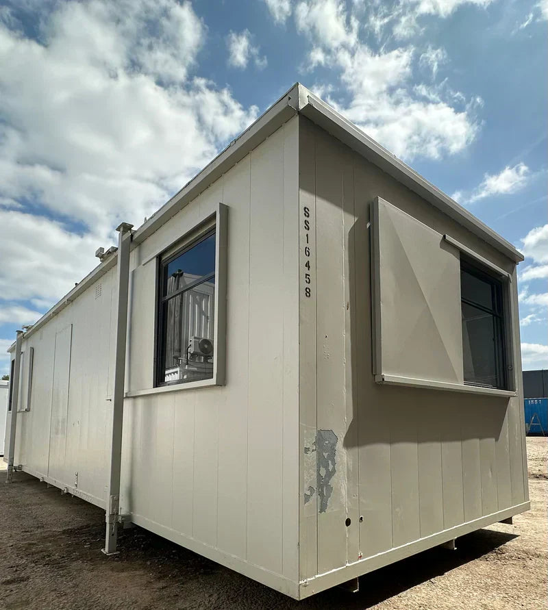 CONTENEDOR DE OFICINA DE 9,7 x 3 M