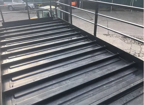 CONTENEDOR DE ENVIO DE 20 PIES CONVERTIDO EN BARRA