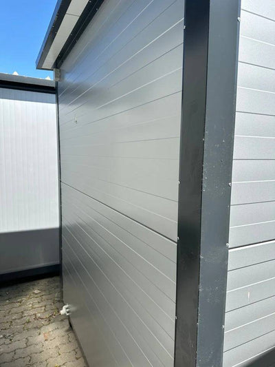 CONTENEDOR SANITARIO CON INODORO Y URINARIO